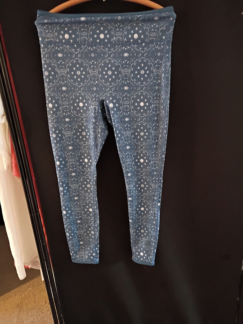 Brand New Fabletics Navy Bandana-Print Stretch Leggings